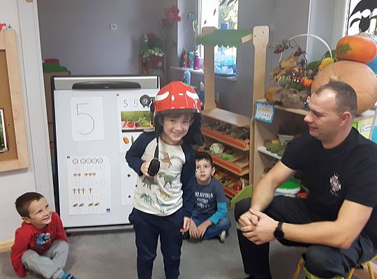 Gr III Tata Zuzi czyta dzieciom