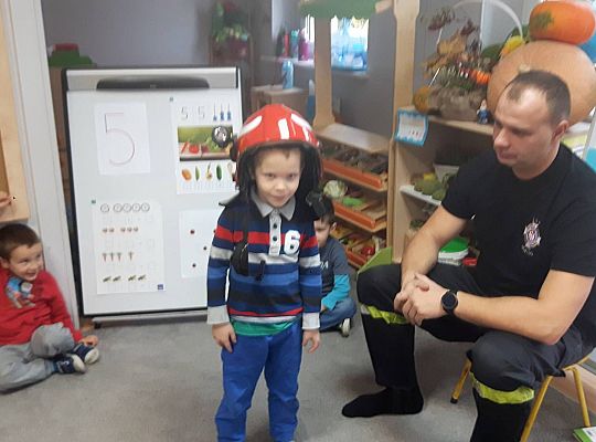 Gr III Tata Zuzi czyta dzieciom