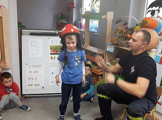 Gr III Tata Zuzi czyta dzieciom