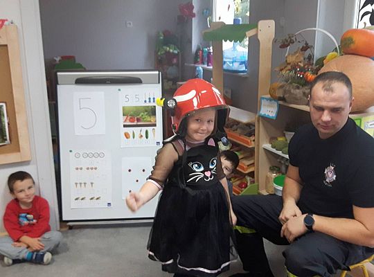 Gr III Tata Zuzi czyta dzieciom