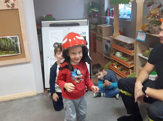 Gr III Tata Zuzi czyta dzieciom