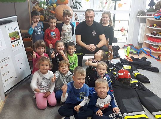 Gr III Tata Zuzi czyta dzieciom