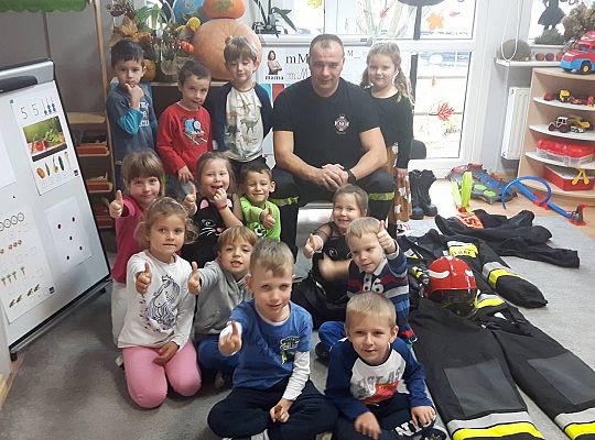 Gr III Tata Zuzi czyta dzieciom