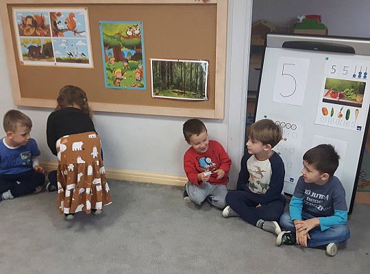 Gr III Tata Zuzi czyta dzieciom