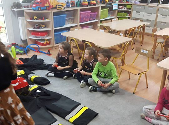 Gr III Tata Zuzi czyta dzieciom