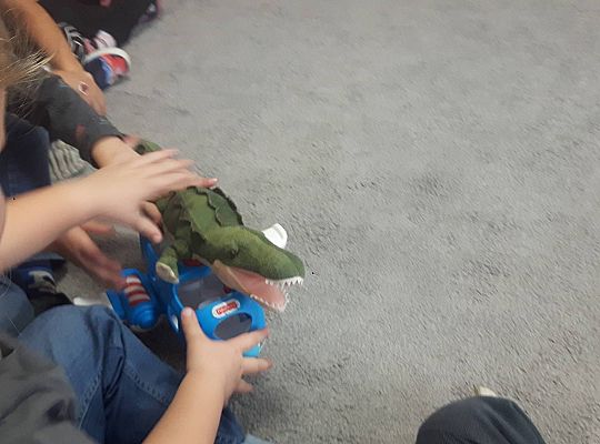 Gr III Mama Kajtka czyta dzieciom