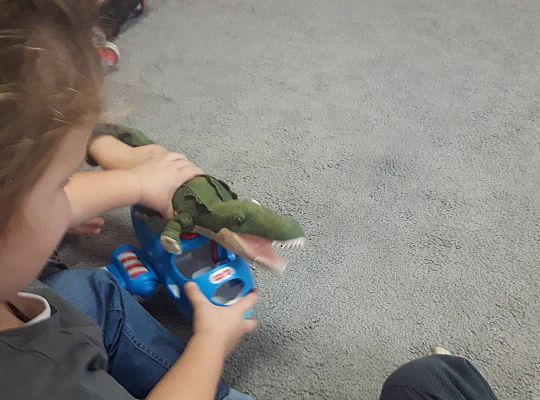 Gr III Mama Kajtka czyta dzieciom