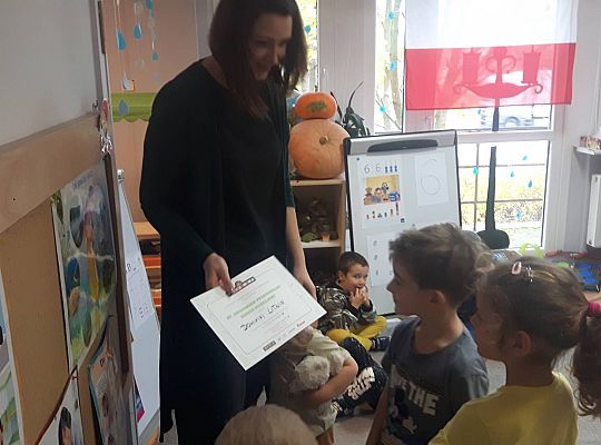 Gr III Mama Kajtka czyta dzieciom