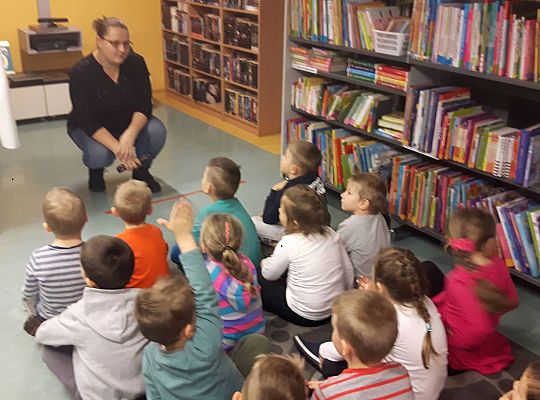 GR III Wizyta w Bibliotece - Teatr cieni