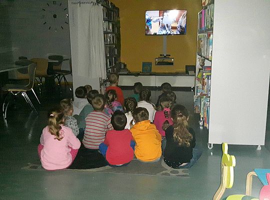 GR III Wizyta w Bibliotece - Teatr cieni