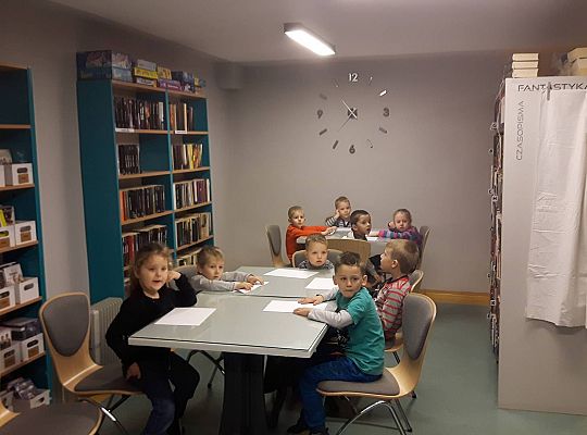 GR III Wizyta w Bibliotece - Teatr cieni