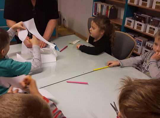 GR III Wizyta w Bibliotece - Teatr cieni