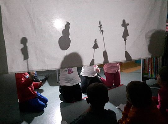 GR III Wizyta w Bibliotece - Teatr cieni