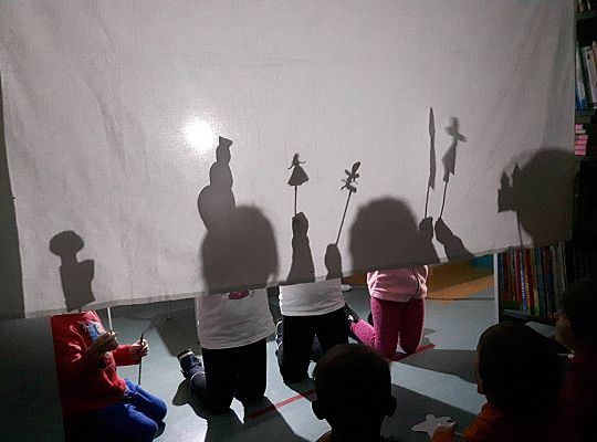 GR III Wizyta w Bibliotece - Teatr cieni