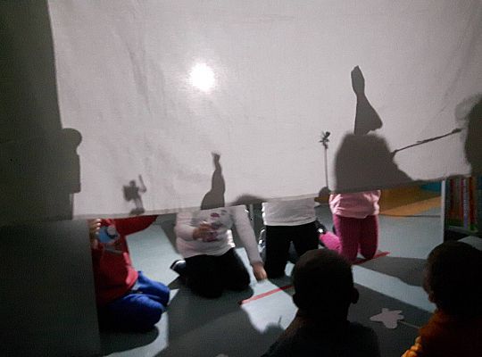 GR III Wizyta w Bibliotece - Teatr cieni