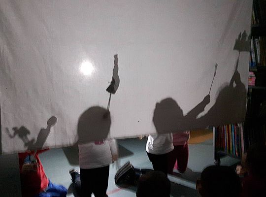 GR III Wizyta w Bibliotece - Teatr cieni