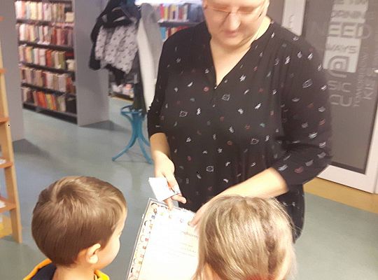 GR III Wizyta w Bibliotece - Teatr cieni