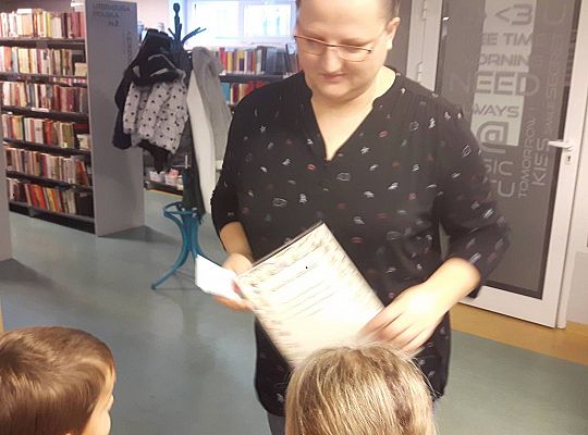 GR III Wizyta w Bibliotece - Teatr cieni