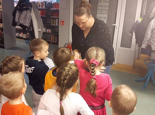 GR III Wizyta w Bibliotece - Teatr cieni