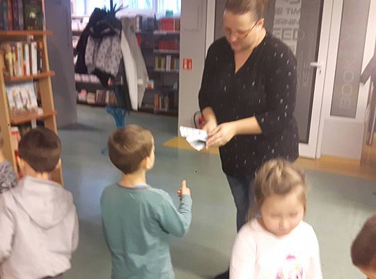 GR III Wizyta w Bibliotece - Teatr cieni