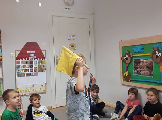 Gr III Tata Wiktorii czyta dzieciom- dzień kolejarza