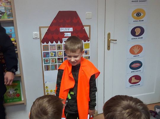 Gr III Tata Wiktorii czyta dzieciom- dzień kolejarza