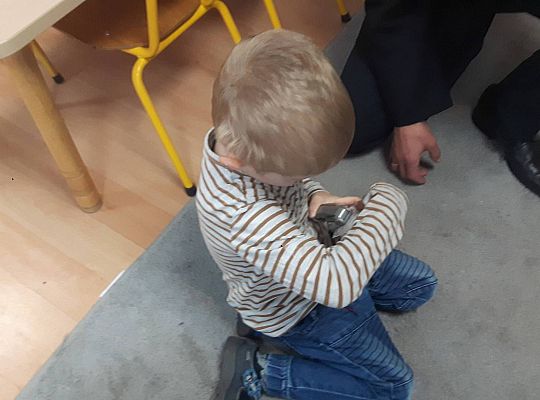 Gr III Tata Wiktorii czyta dzieciom- dzień kolejarza