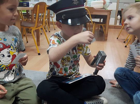 Gr III Tata Wiktorii czyta dzieciom- dzień kolejarza