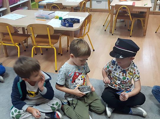 Gr III Tata Wiktorii czyta dzieciom- dzień kolejarza