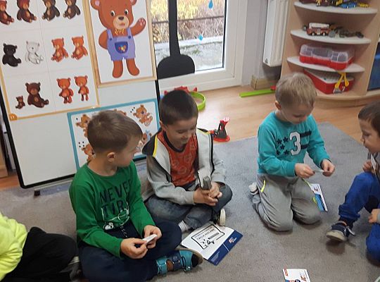 Gr III Tata Wiktorii czyta dzieciom- dzień kolejarza