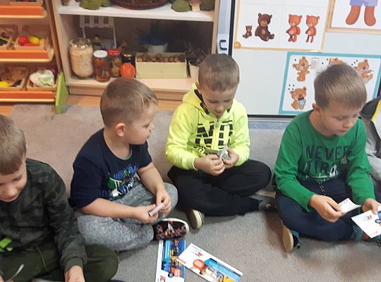 Gr III Tata Wiktorii czyta dzieciom- dzień kolejarza