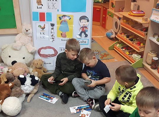 Gr III Tata Wiktorii czyta dzieciom- dzień kolejarza