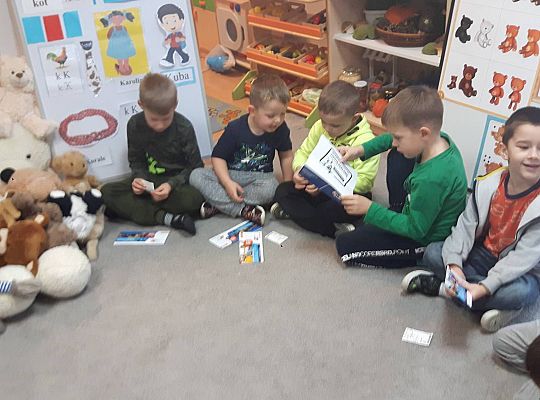 Gr III Tata Wiktorii czyta dzieciom- dzień kolejarza