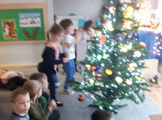 GR III Stroimy Choinkę