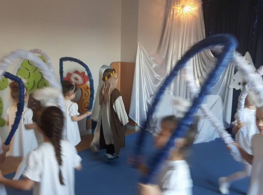 Jasełka w wykonaniu starszaków