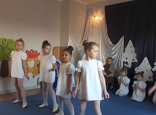 Jasełka w wykonaniu starszaków