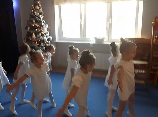 Jasełka w wykonaniu starszaków