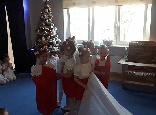 Jasełka w wykonaniu starszaków