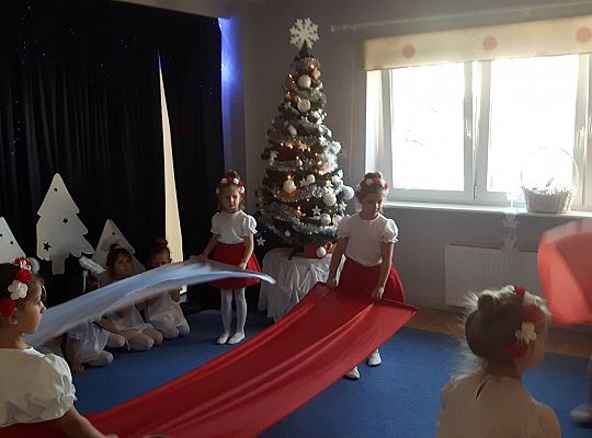 Jasełka w wykonaniu starszaków