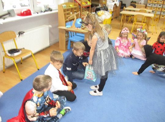 gr IV Urodzinki Niny i Kornelki