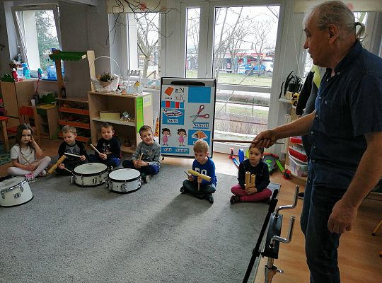 Gr III Zajęcia muzyczne z Panem Wiesławem Karpikiem