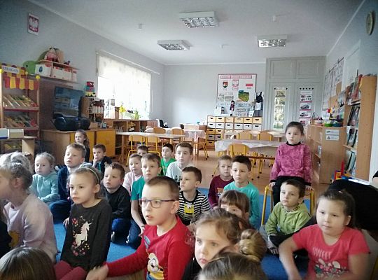 Gr III i IV oglądamy film edukacyjny o zwierzętach egzotycznych