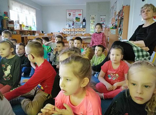 Gr III i IV oglądamy film edukacyjny o zwierzętach egzotycznych