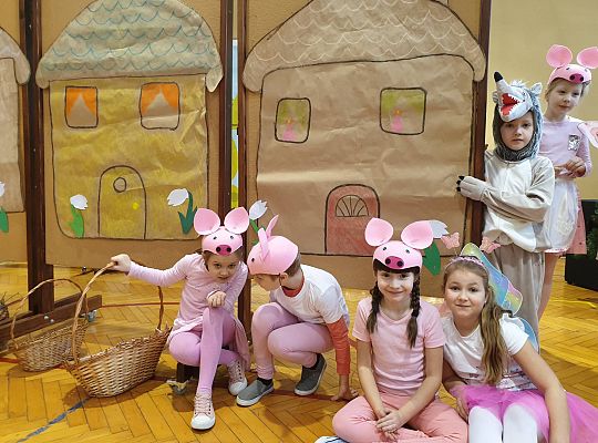 GR IV Przedstawienie "Trzy świnki" w Szkole Podstawowej nr 7