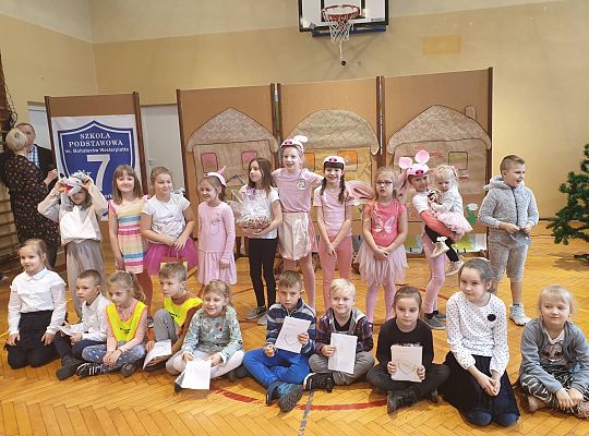 GR IV Przedstawienie "Trzy świnki" w Szkole Podstawowej nr 7
