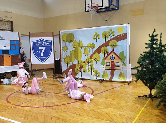 GR IV Przedstawienie "Trzy świnki" w Szkole Podstawowej nr 7