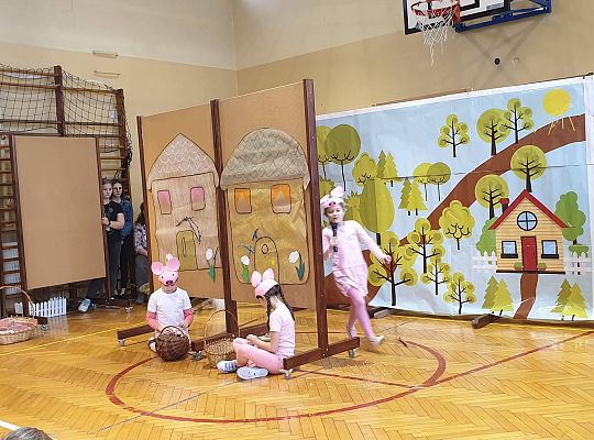GR IV Przedstawienie "Trzy świnki" w Szkole Podstawowej nr 7