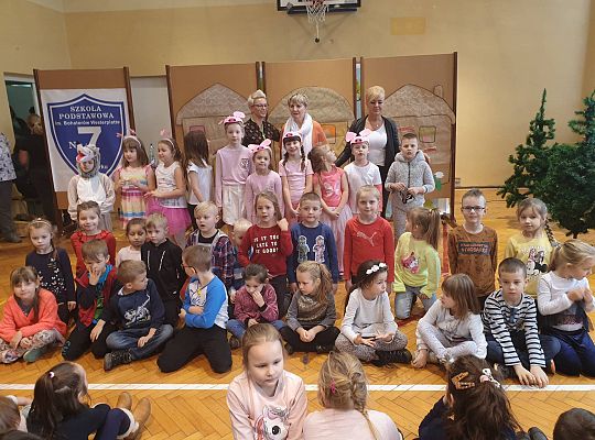 GR IV Przedstawienie "Trzy świnki" w Szkole Podstawowej nr 7