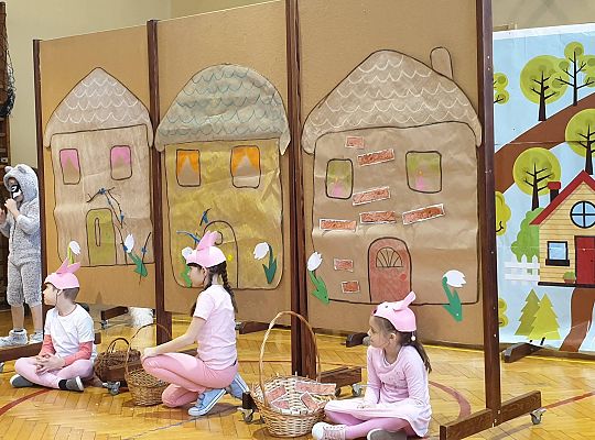 GR IV Przedstawienie "Trzy świnki" w Szkole Podstawowej nr 7