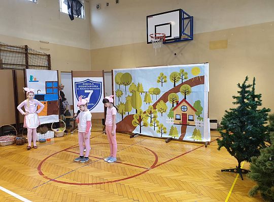 GR IV Przedstawienie "Trzy świnki" w Szkole Podstawowej nr 7